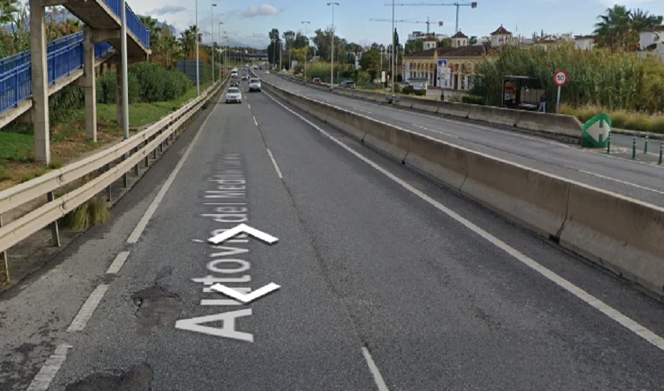 Muere un ciclista tras ser atropellado por un vehículo en la A-7 en Estepona