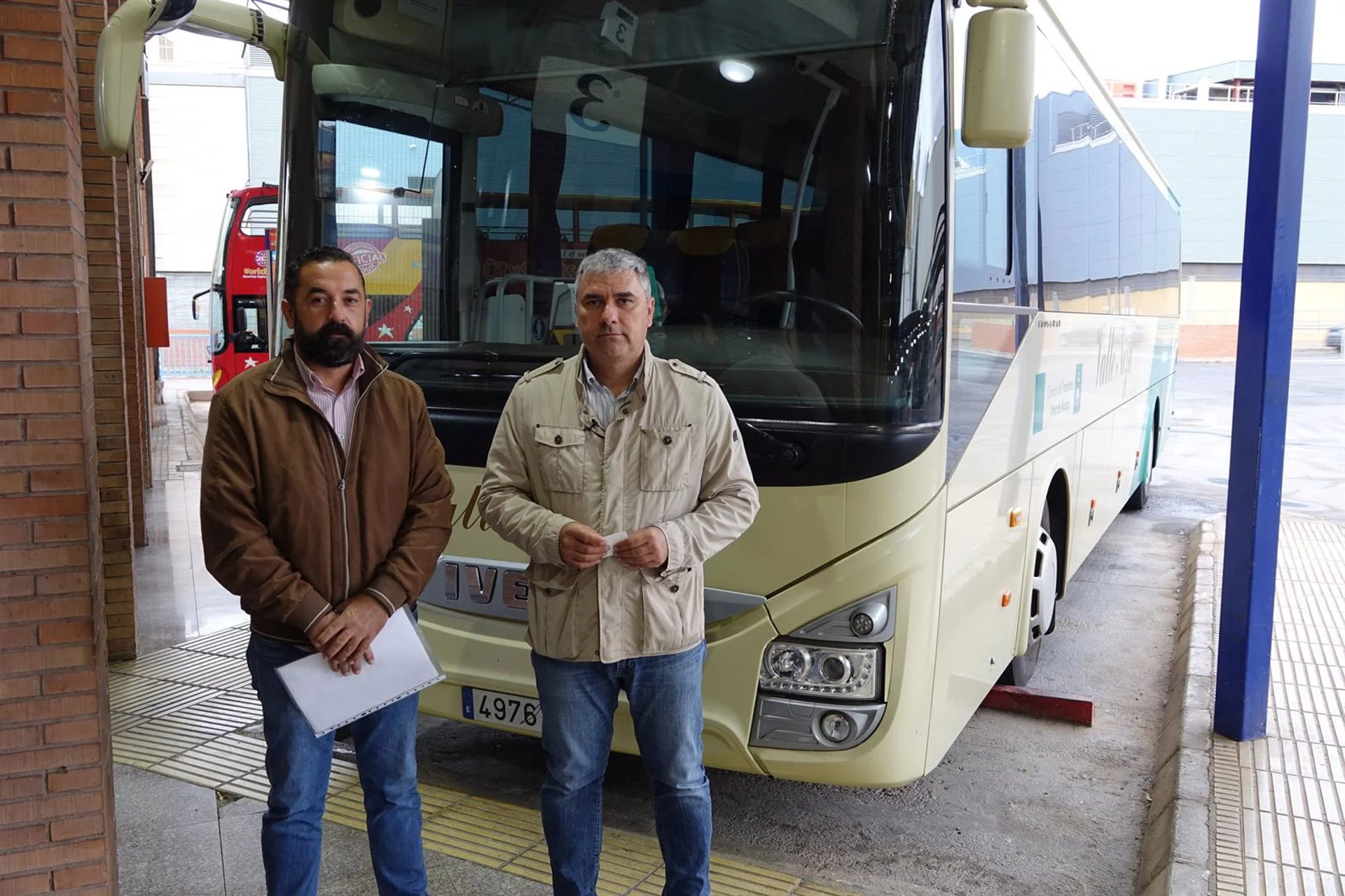 El secretario de Política Municipal del PSOE de Málaga y alcalde de Almáchar, Antonio Yuste, y el vocal de la ejecutiva provincial socialista y alcalde de El Borge, Raúl Vallejo. - PSOE