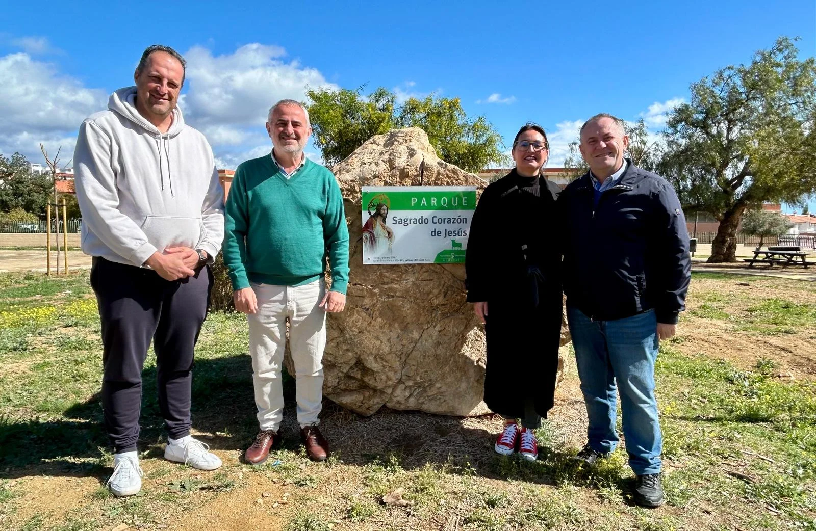 Medio Ambiente lleva a cabo una reposición de 30 árboles junto al Parque Sagrado Corazón de Jesús de Almayate
