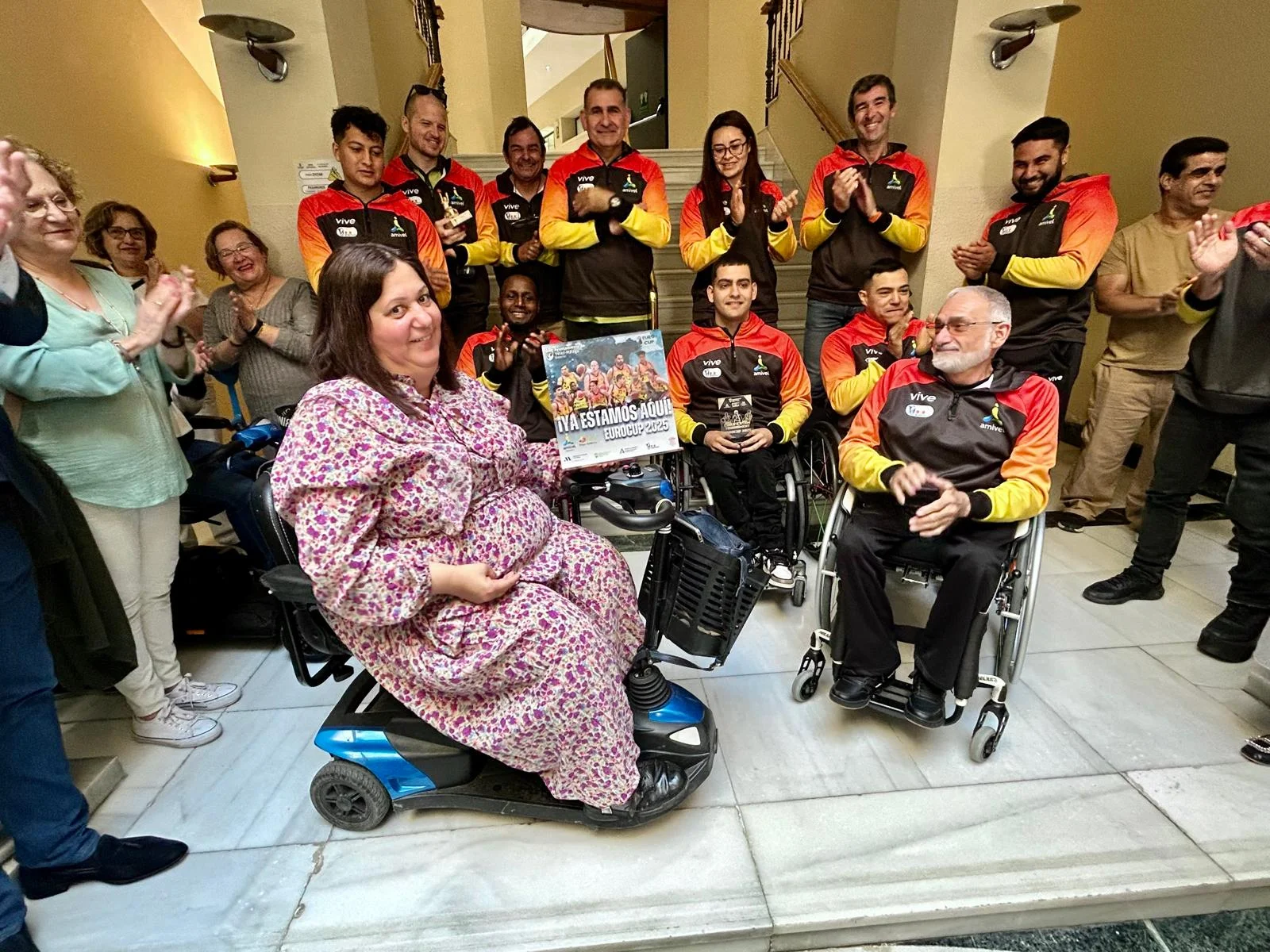 El alcalde y la corporación municipal reciben al Amivel Reyes Gutiérrez tras su flamante clasificación para la Eurocup’25
