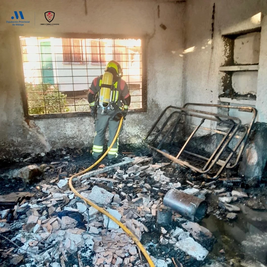 Calzinada por completo una casa de aperos en la zona Molino Velasco con Vivar Téllez