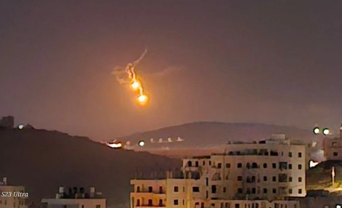 Irán lanza un ataque con misiles y drones contra Israel y Netanyahu avisa que quien ataque recibirá ataque