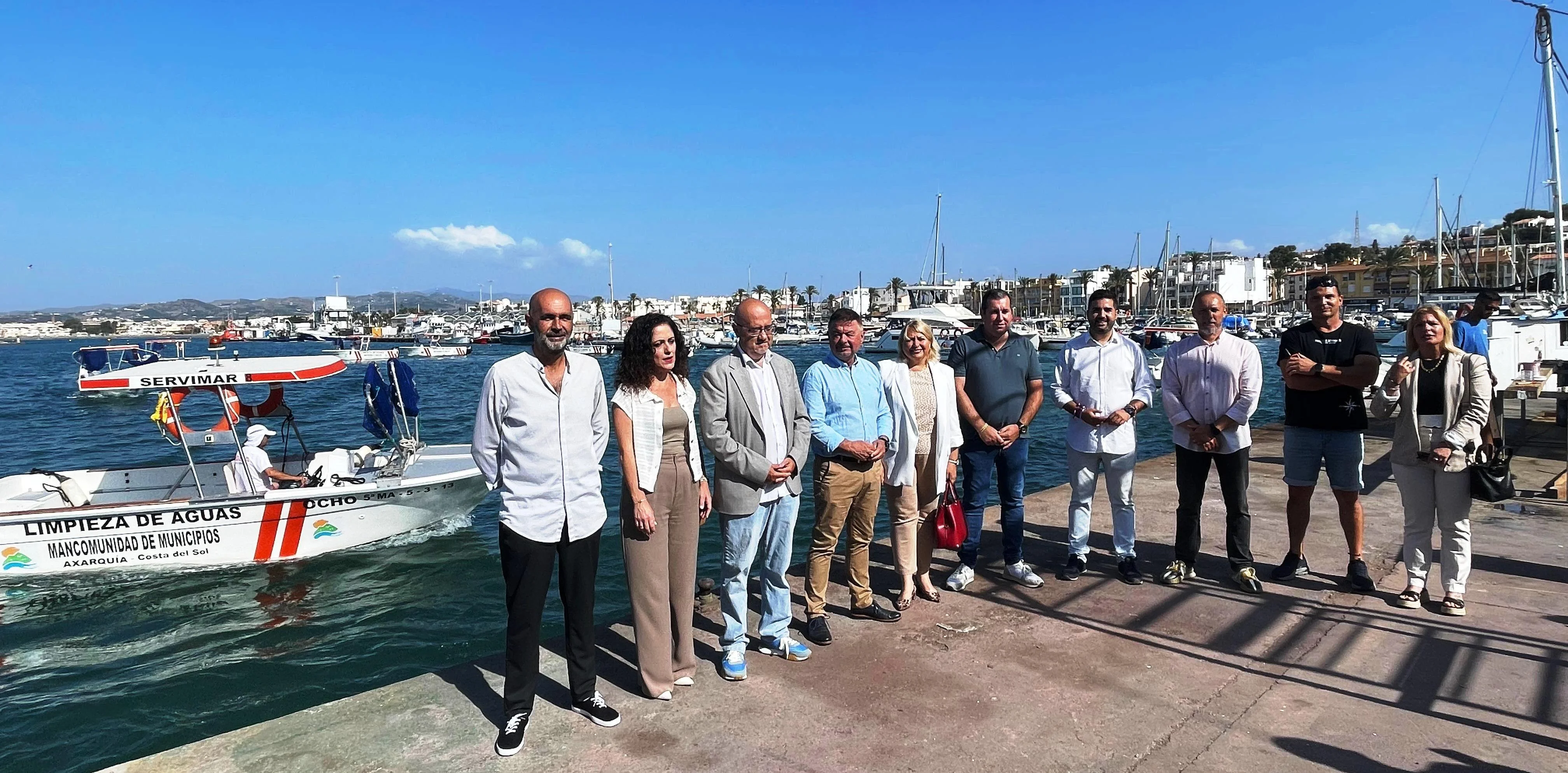 Diez embarcaciones velarán por la limpieza de las aguas superficiales en las playas de la Axarquía