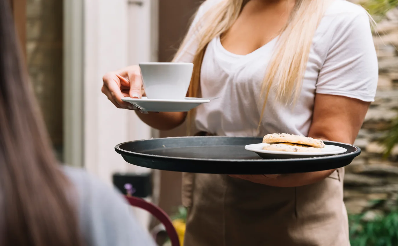 Un camarero ha sido suspendido de empleo y sueldo durante tres días por tomarse un café y no pagarlo   