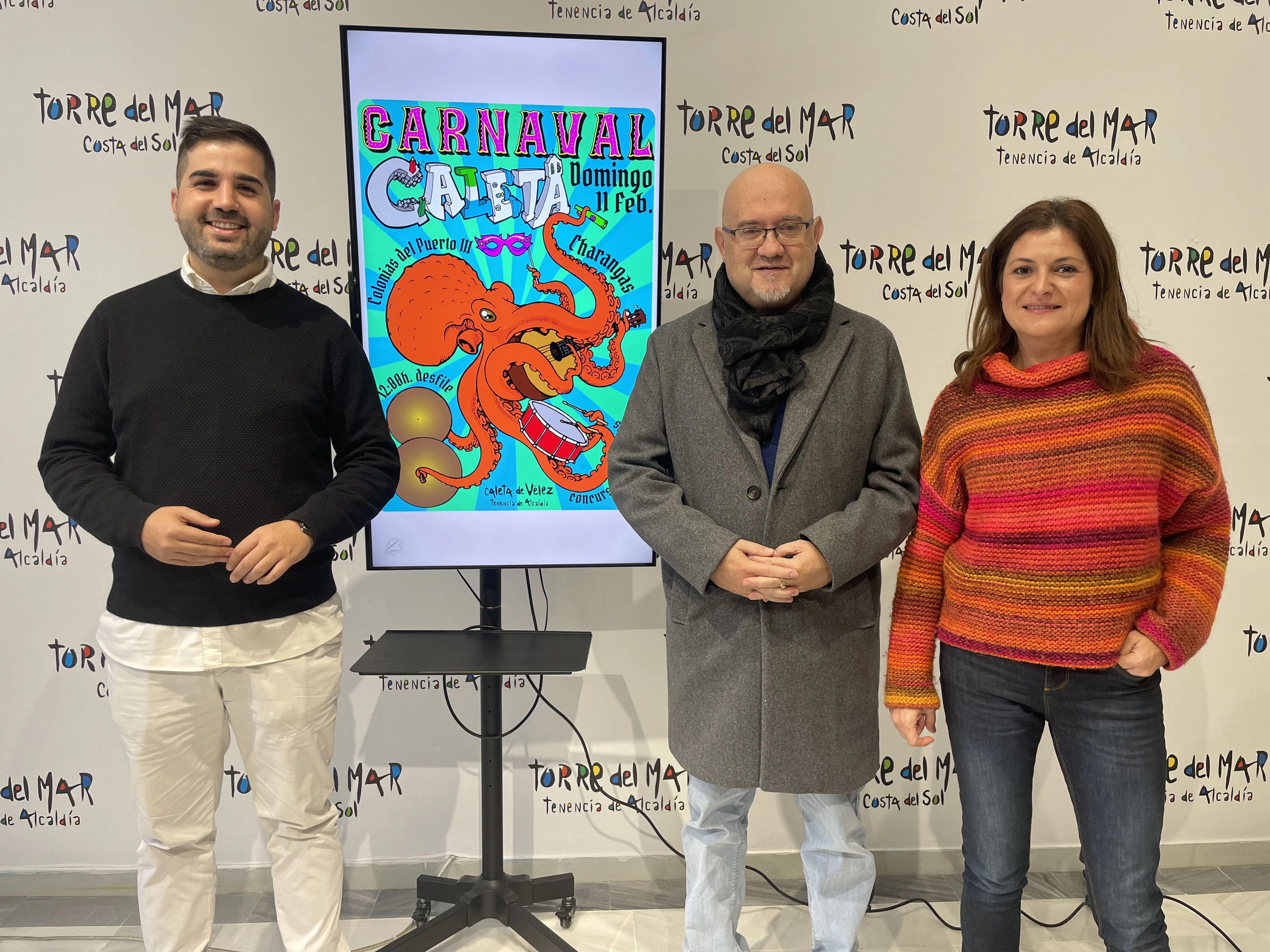 Jesús Perez Atencia junto a David Segura
                                            en la presentacion del carnaval de la Caleta de Vélez el jueves 1 de febrero de 2024