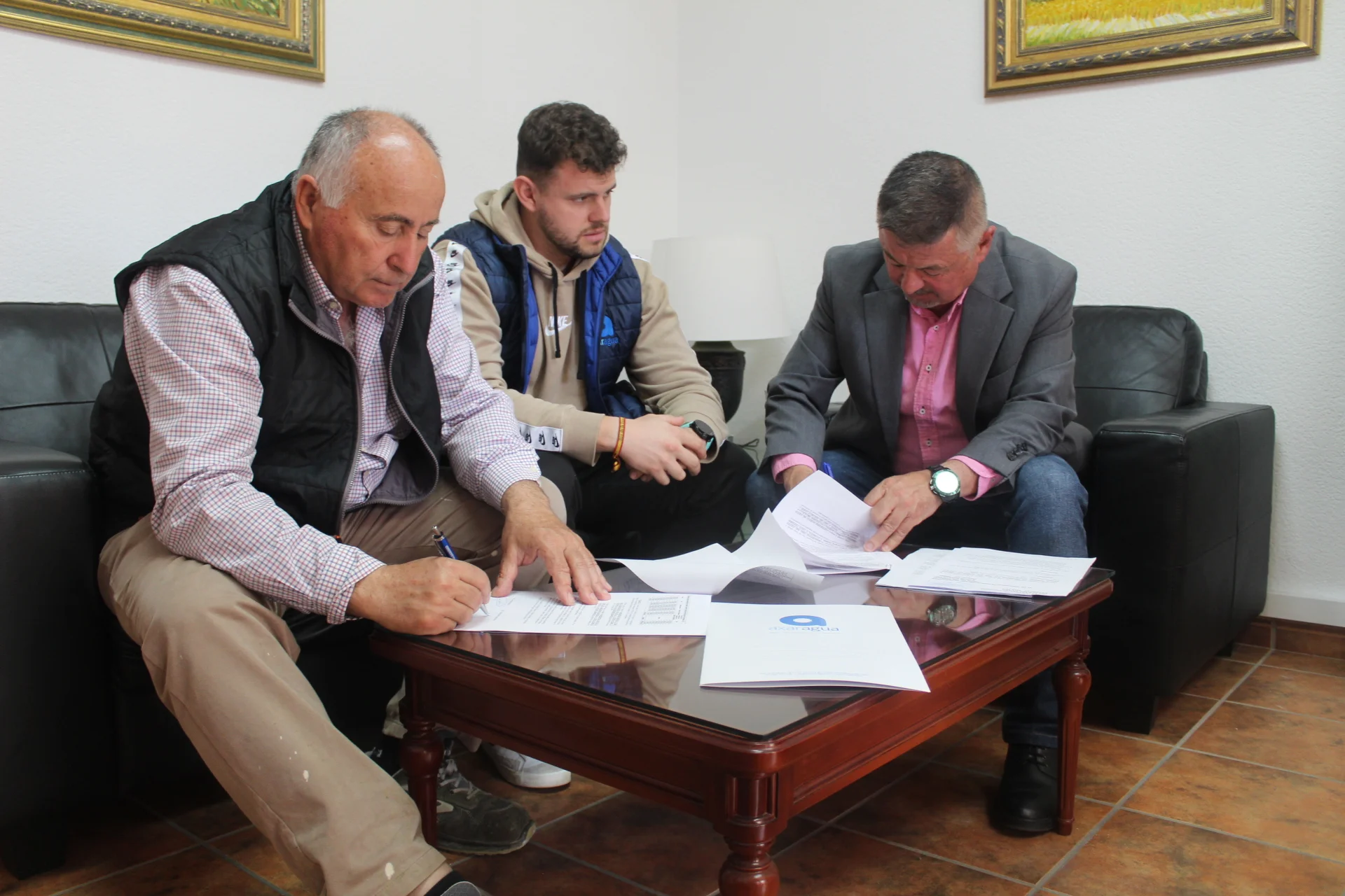 Axaragua y la Junta Central de Usuarios del Sur del Guaro firman un convenio de pago de las facturas adeudadas por valor superior al medio millón de euros   
