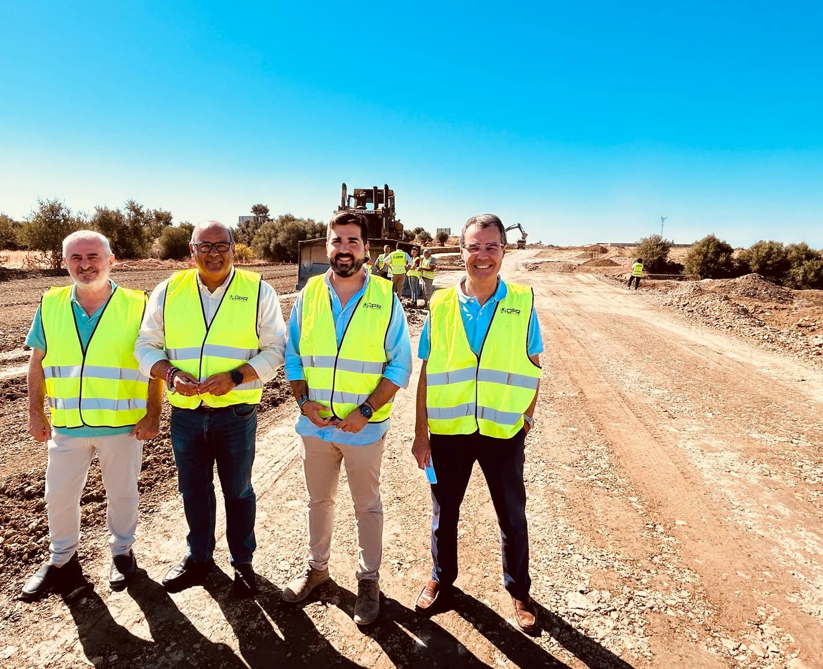 El alcalde certifica el buen avance de las obras de la primera fase del Camino de Torrox