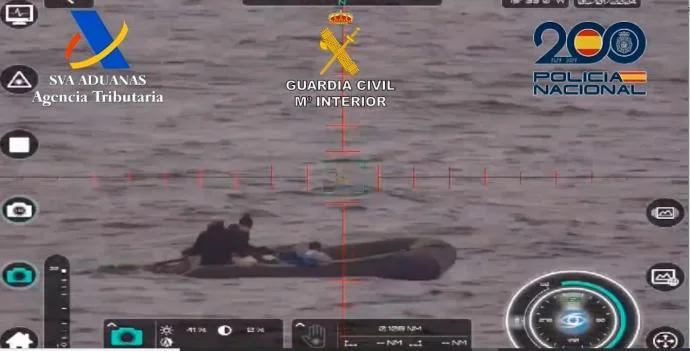 foto de una lancha portando droga hacia canarias