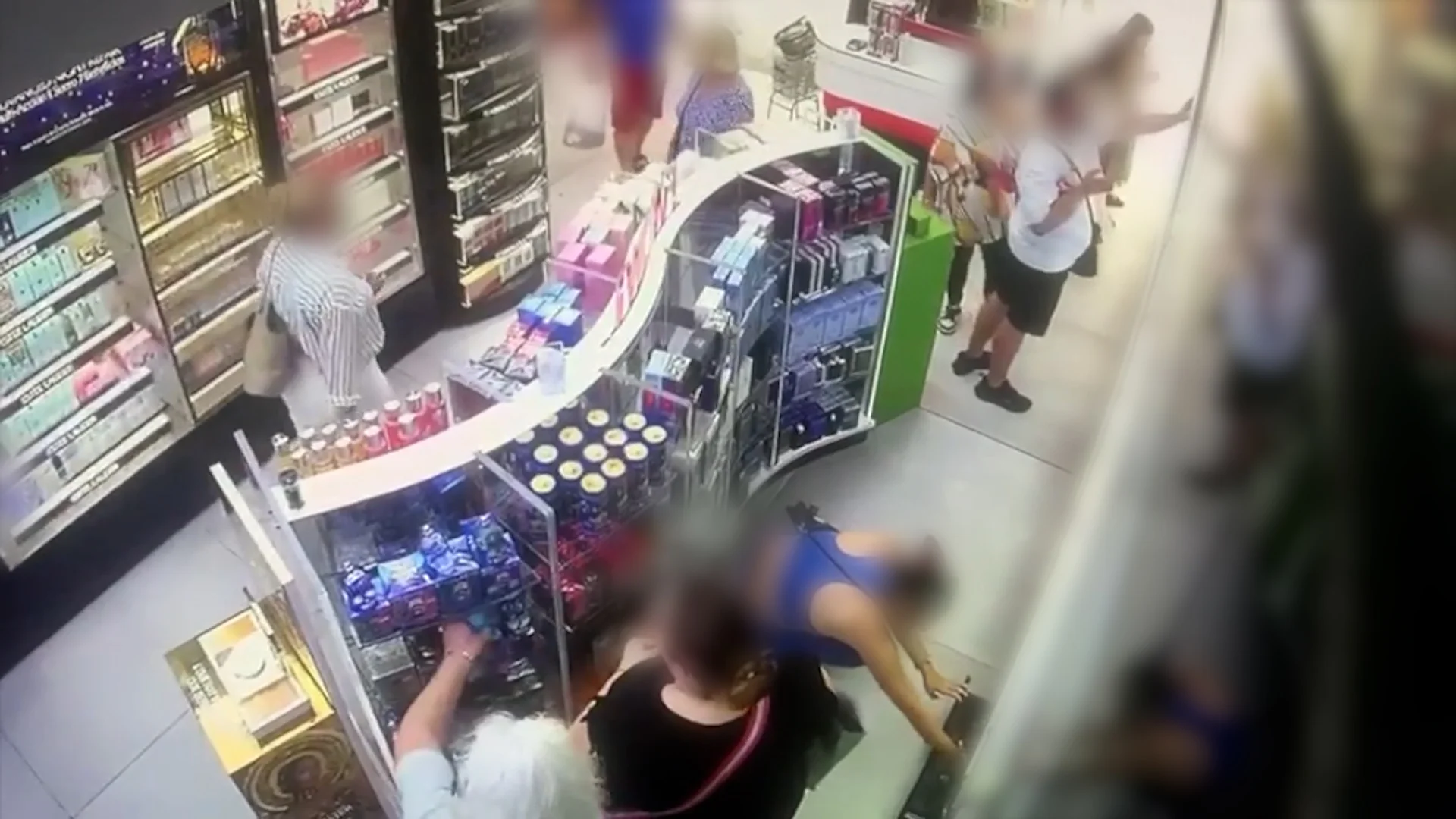 Cinco detenidos por el robo de perfumes en más de diez establecimientos de la conocida cadena comercial Primor en Málaga