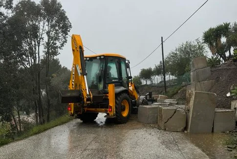 El Ayuntamiento de Cómpeta emite un llamamiento de precaución tras desprendimientos