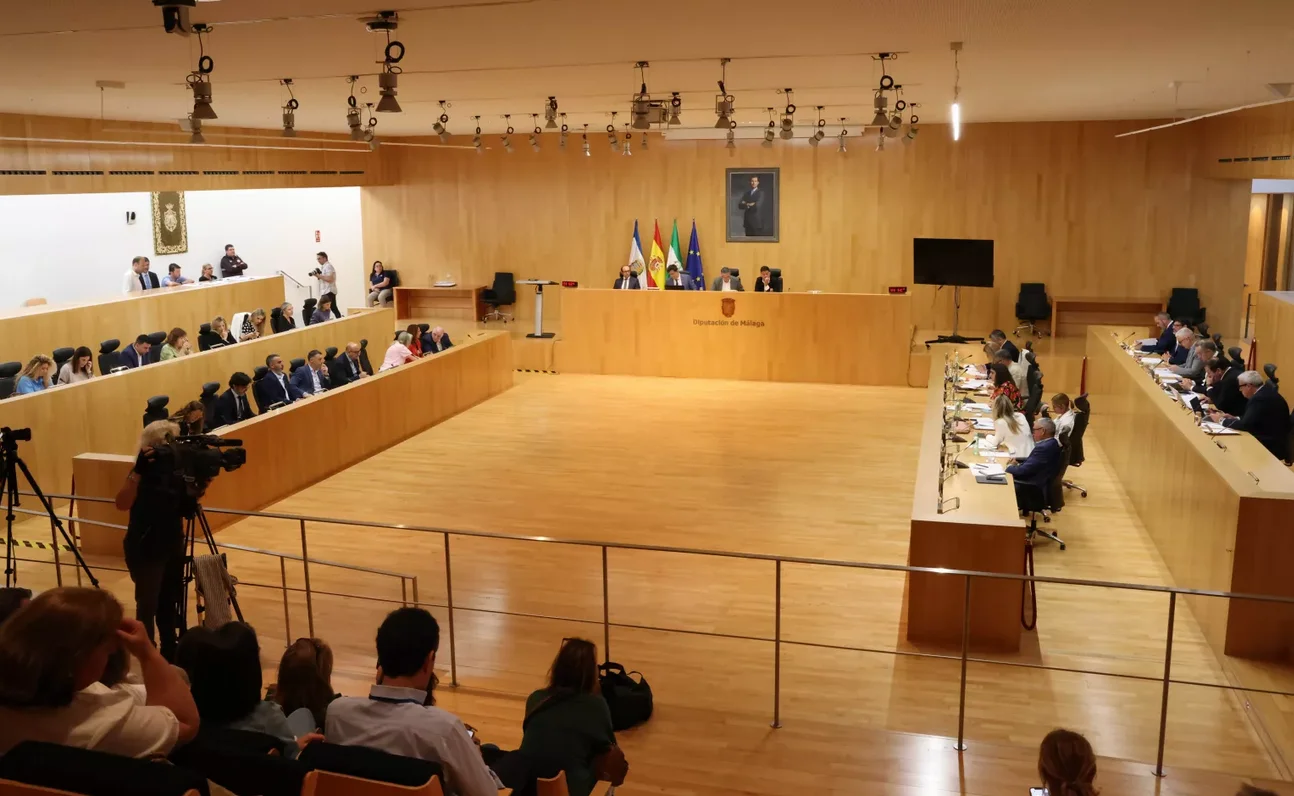 La Diputación de Málaga aprueba exigir al Gobierno de España que ejecute la desaladora de la Axarquía