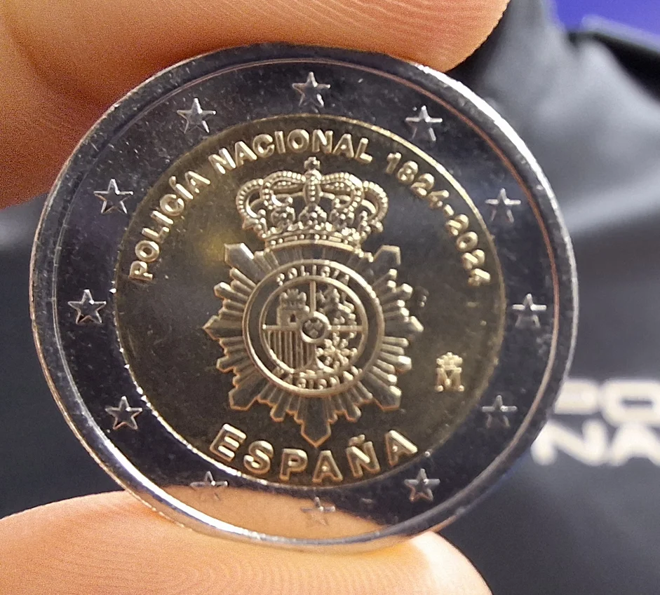 Esta es la nueva moneda de 2 euros que conmemora el 200 aniversario de la Policía Nacional