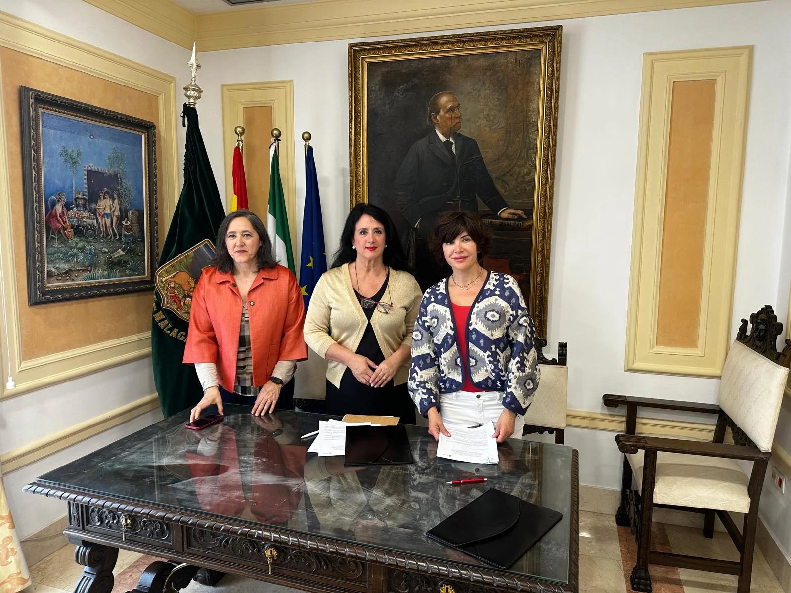 La Concejalía de Cultura firma un acuerdo para que el libro ganador del Certamen de Poesía ‘Joaquín Lobato-Ciudad de Vélez-Málaga’ tenga a partir de ahora difusión nacional
