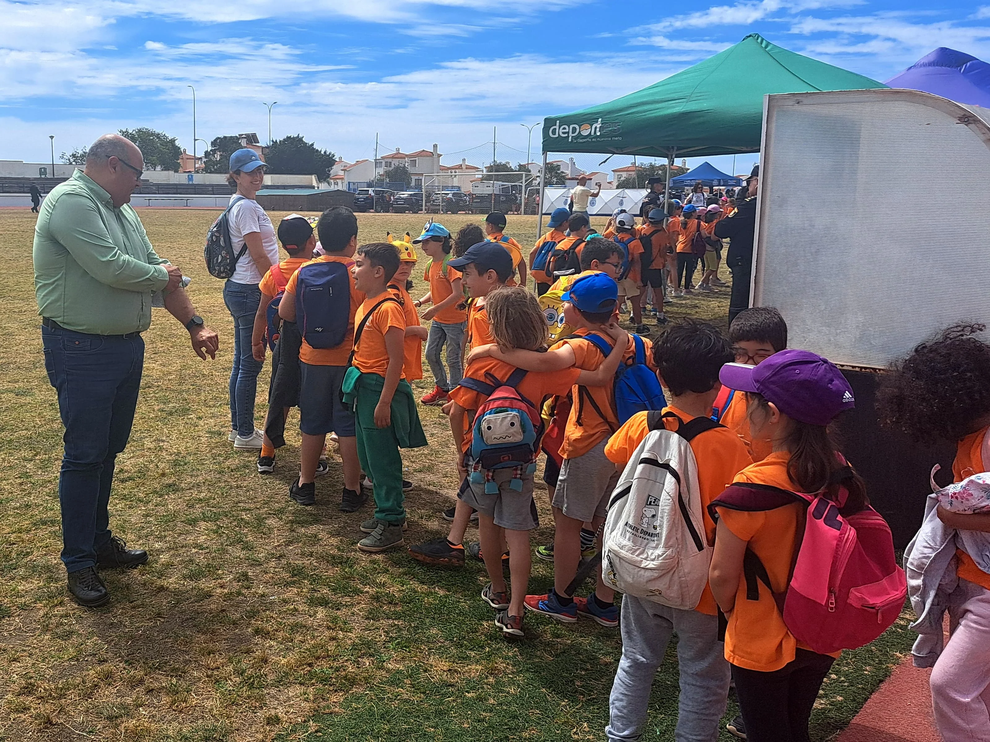 El alcalde celebra junto a cientos de escolares del municipio el Bicentenario de la Policía Nacional