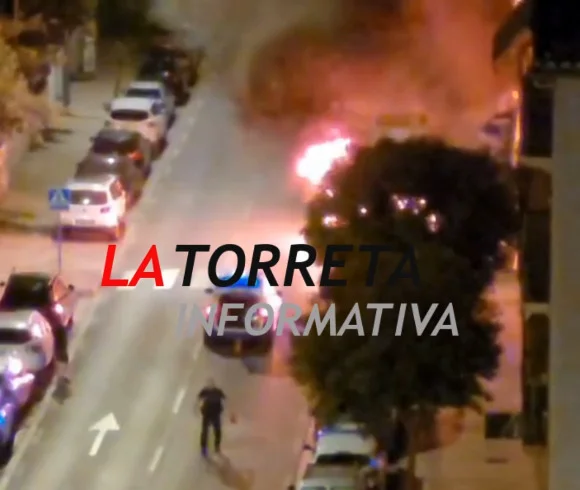 Incendio y Explosiones Devastan Vehículos de madrugada en Torre del Mar