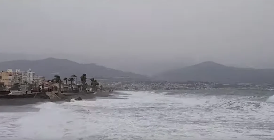 Aumenta la Incertidumbre Climática en la Axarquía tras el Aviso por Fenómenos Costeros Durante el Martes y Miércoles Santo
