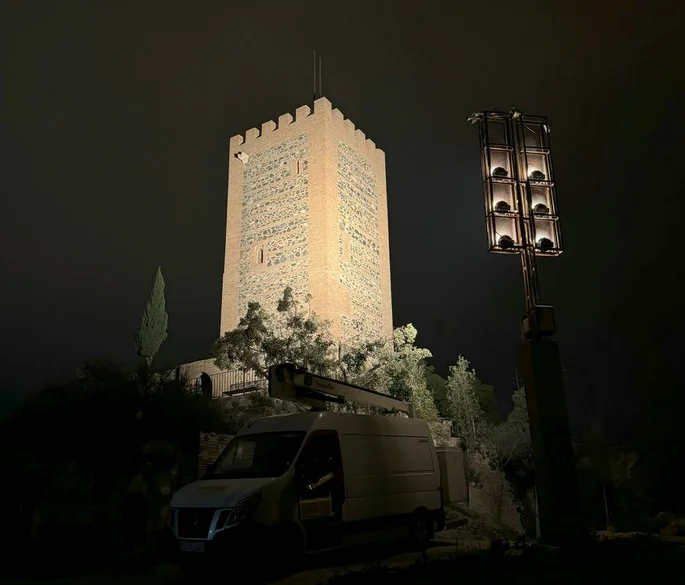 La Fortaleza de Vélez-Málaga Estrena Iluminación LED en un Paso hacia la Eficiencia Energética y la Sostenibilidad Urbana