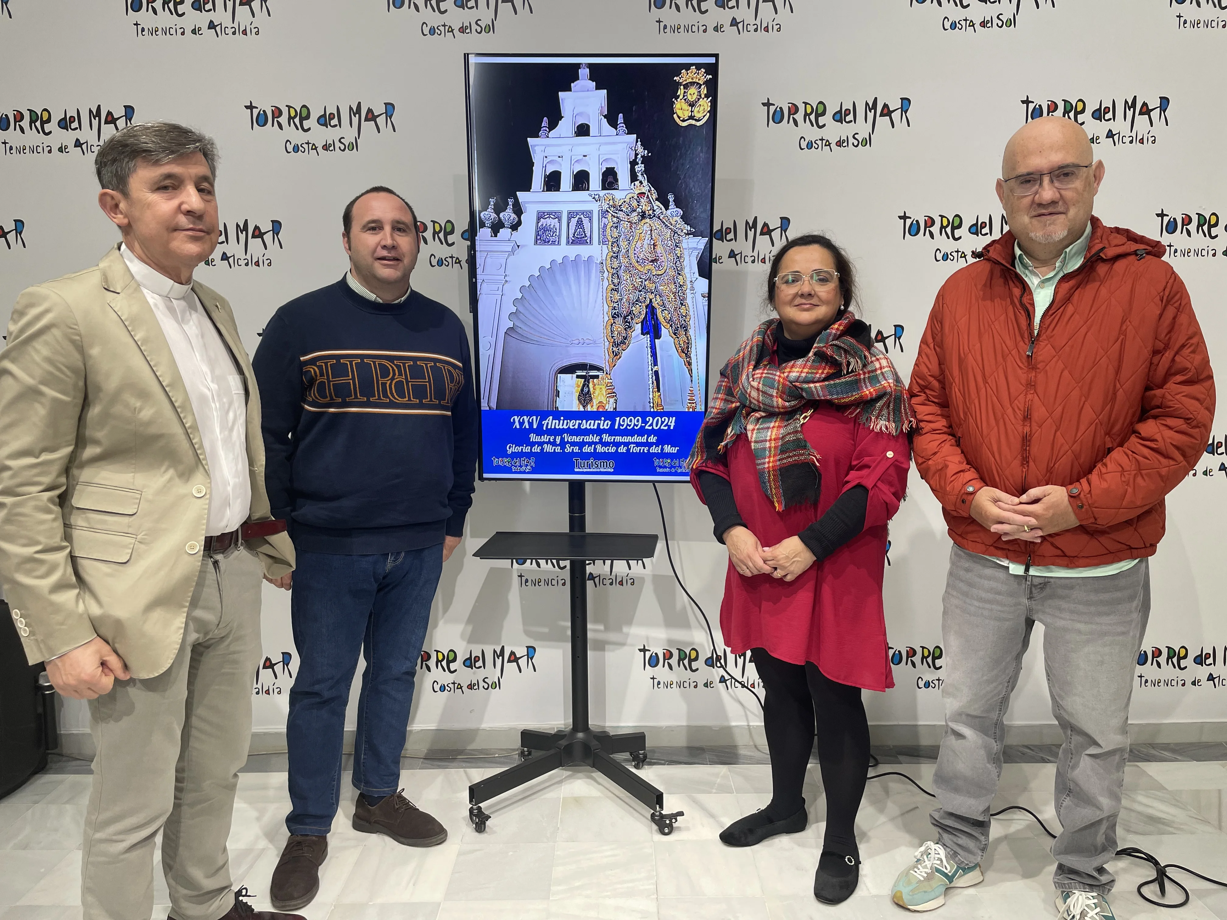 La Hermandad del Rocío de Torre del Mar presenta un libro ilustrado por su XXV aniversario