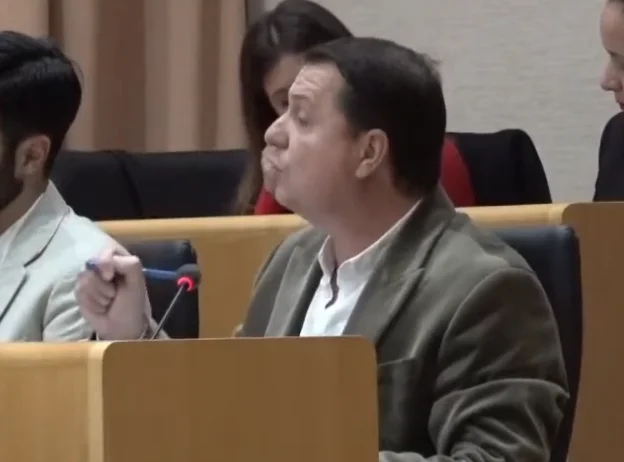Javier Herreros (VOX Vélez-Málaga) en su intervención en el punto 1 del pleno ordinario de febrero de 2024 del ayuntamiento de Vélez-Málaga llevado a cabo en el salon de plenos el 23 de febrero