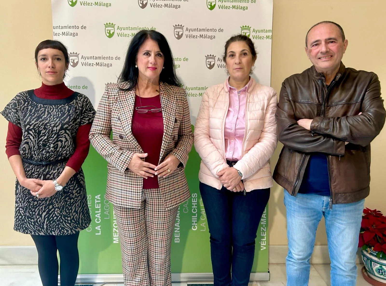 Alicia Ramírez, acompañada por los artistas y amigos de Javier Navarta, Antonio Aranda, Belim Bravo y Nubia Nigrelli