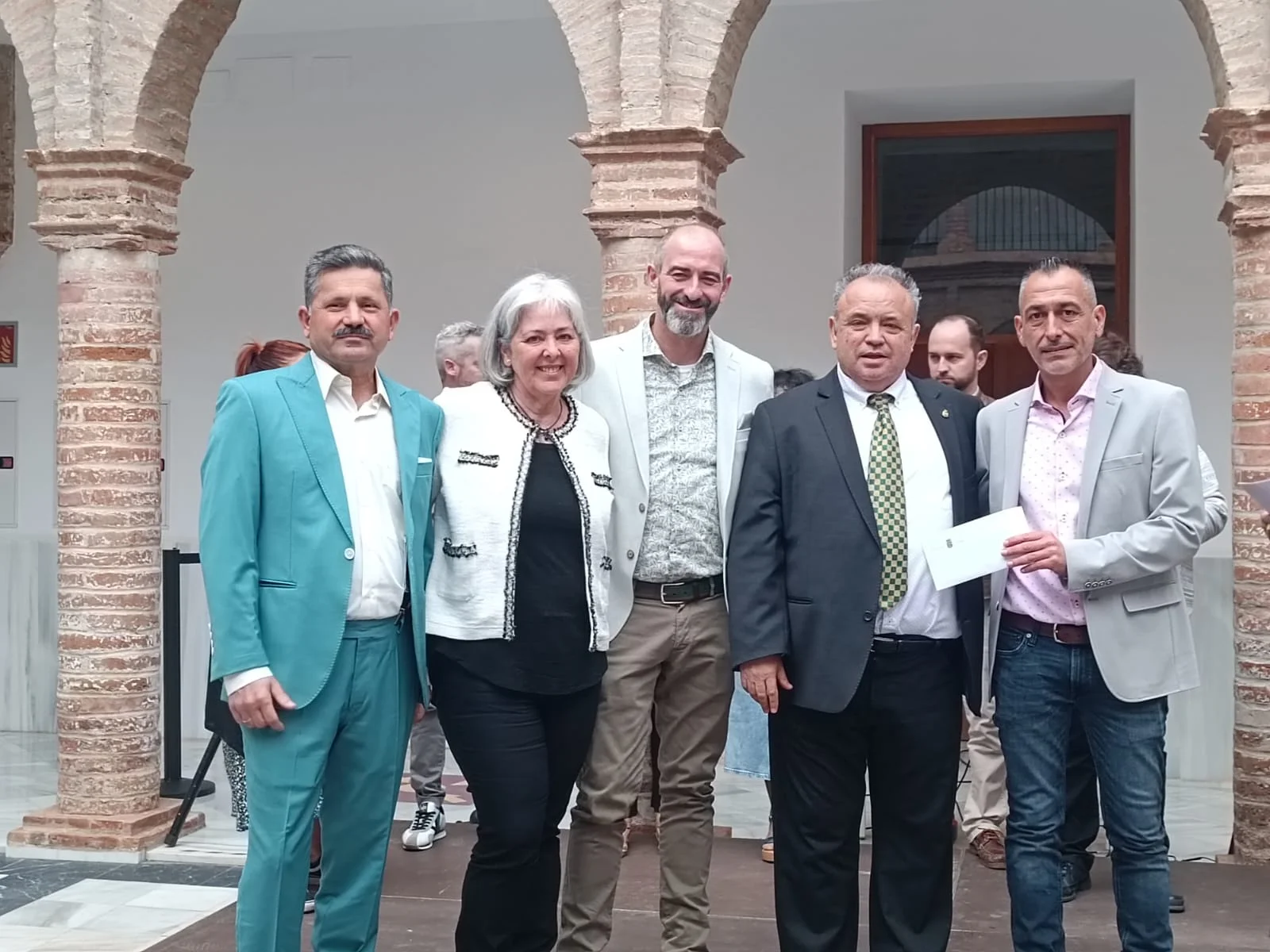 El Concurso de Embellecimiento de calles, facachadas y balcones del centro historico de velez-malaga reparte entre sus ganadores 1.350 euros