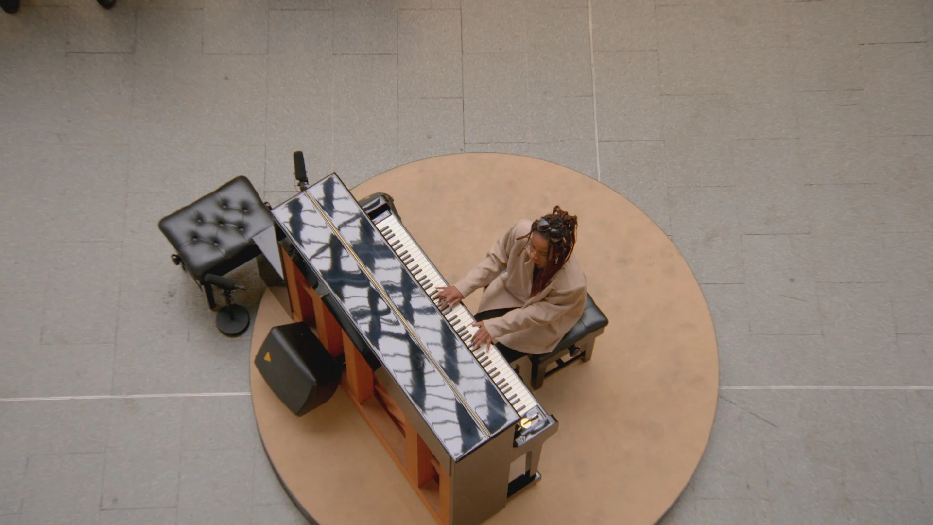 imagen de Lycy en programa The Piano emitido en Reino Unido
