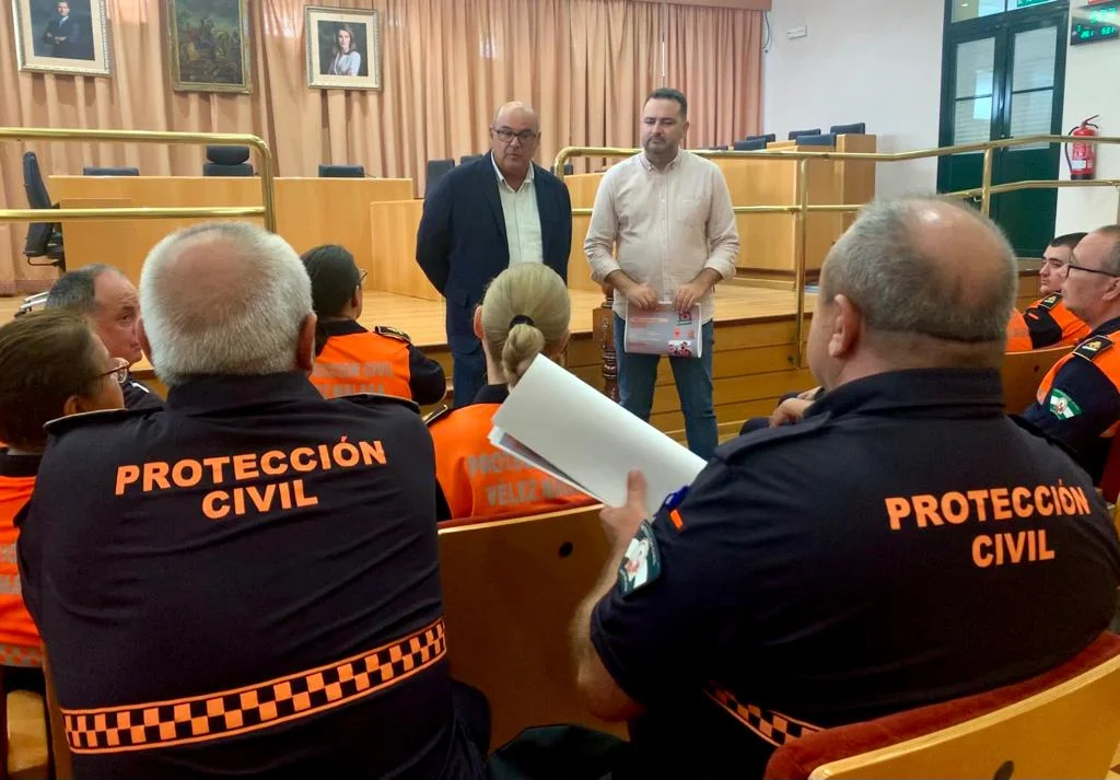 El Alcalde de Vélez-Málaga celebra el Día Internacional de la Protección Civil y destaca reconstrucción de la Agrupación local