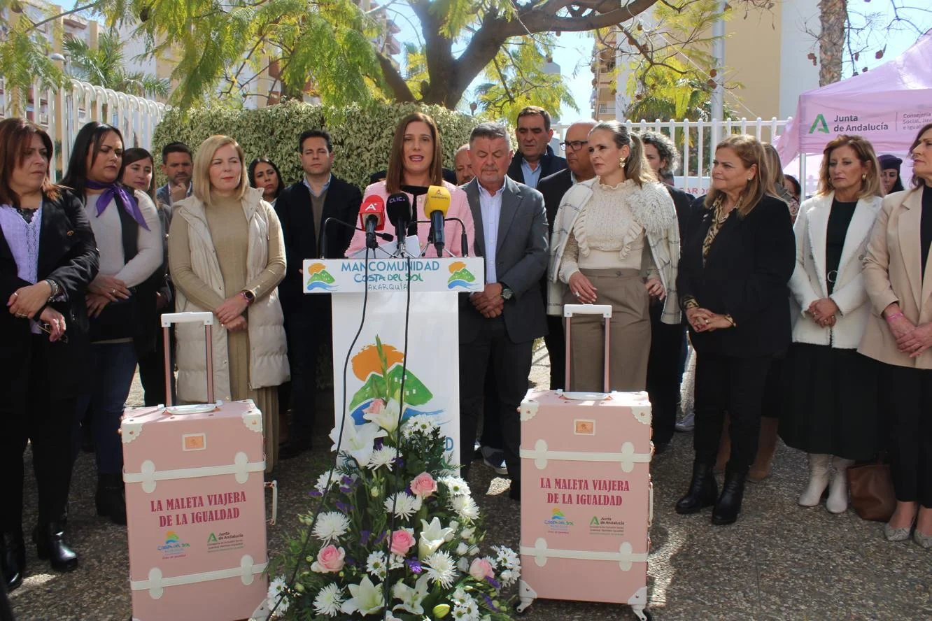 La Mancomunidad Costa del Sol Axarquía conmemora el Día Internacional de la Mujer con 'La Maleta Viajera de la Igualdad'