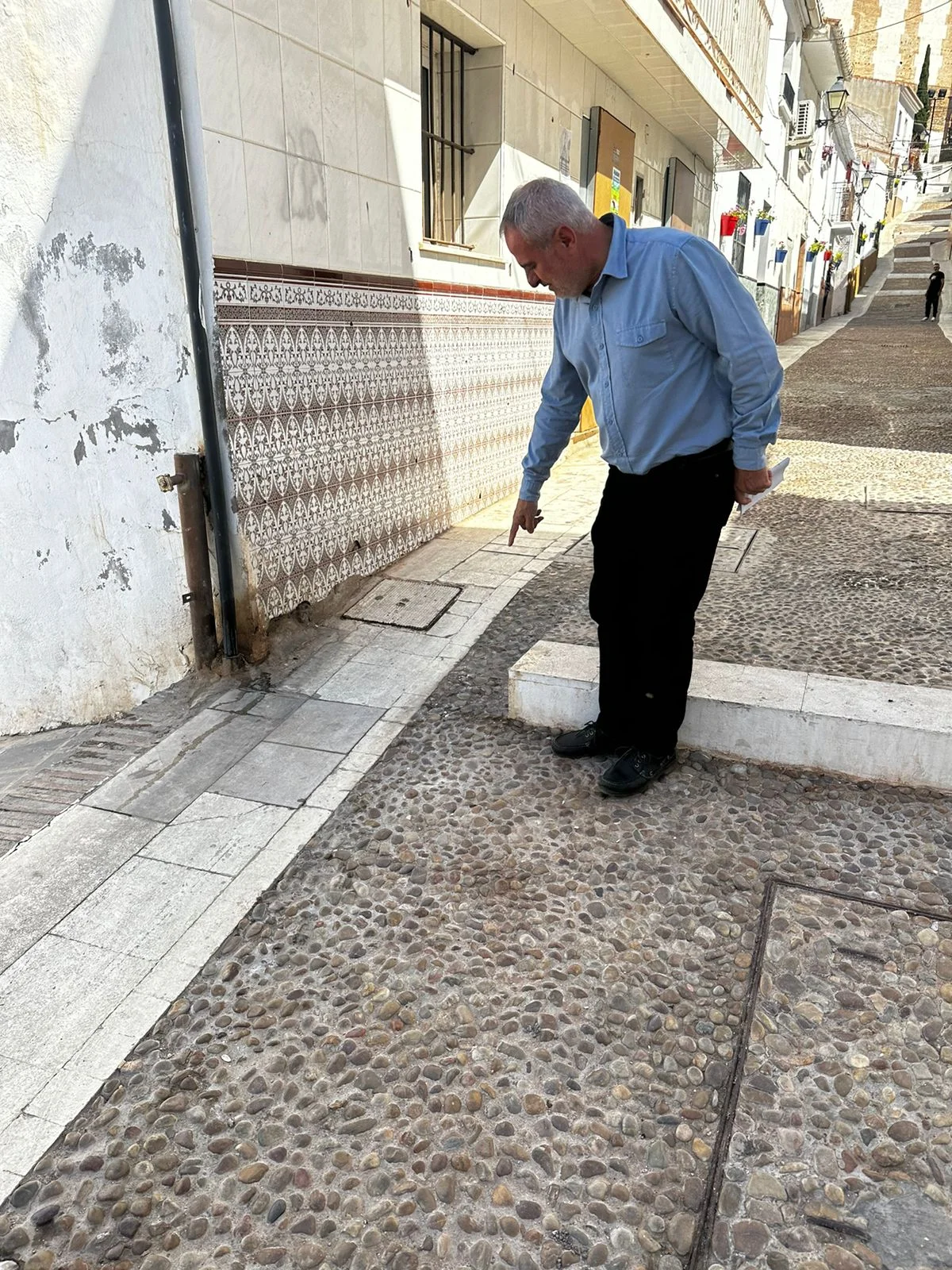La Concejalía de Infraestructuras de Vélez-Málaga lleva a cabo mejoras de accesibilidad en cinco calles del barrio de La Villa