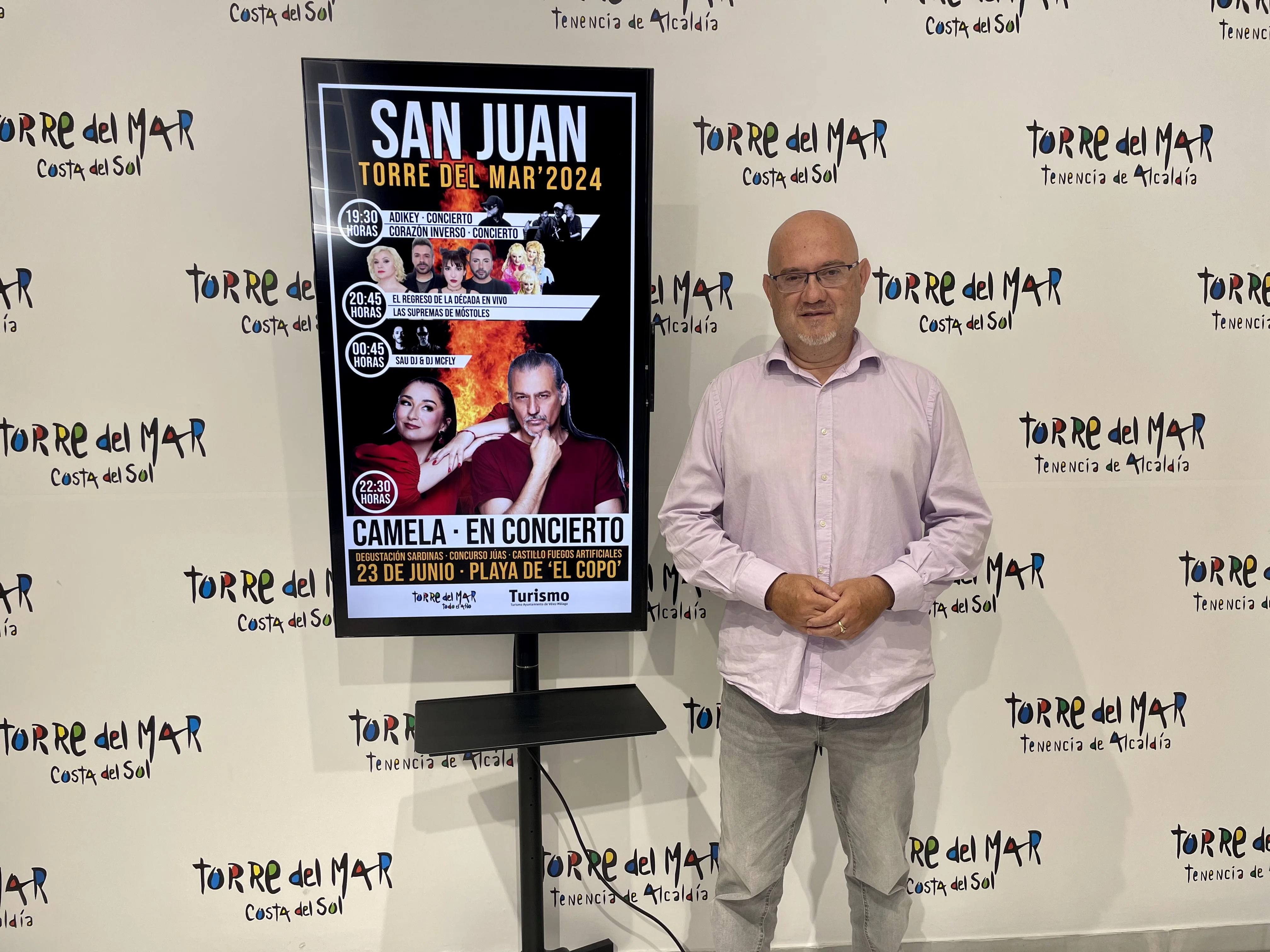 Camela cabeza de cartel la Noche de San Juan en Torre del Mar