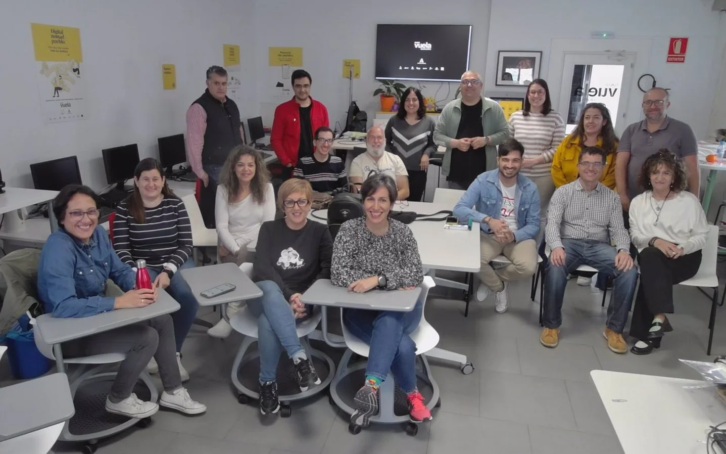 Casi veinte profesionales sanitarios de la Axarquía de la red de puntos Vuela Guadalinfo han recibido formación sobre accesibilidad al sistema sanitario
