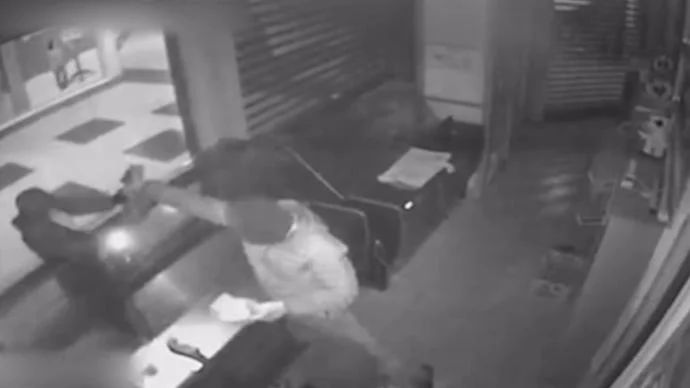 Imagenes del robo en un establecimiento por aluniceros en Madrid