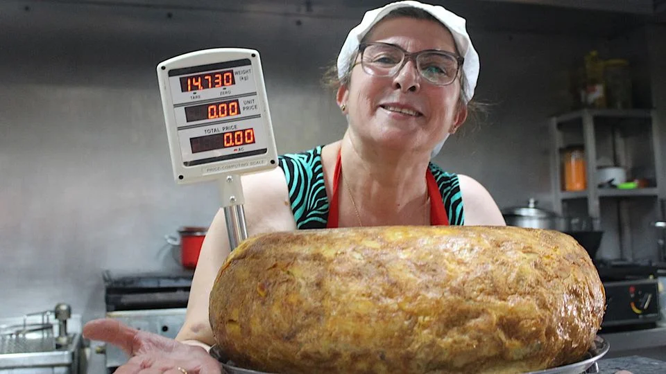 Esta es la tortilla de más de 14 kilos que te puedes comer en un pueblo Málaga