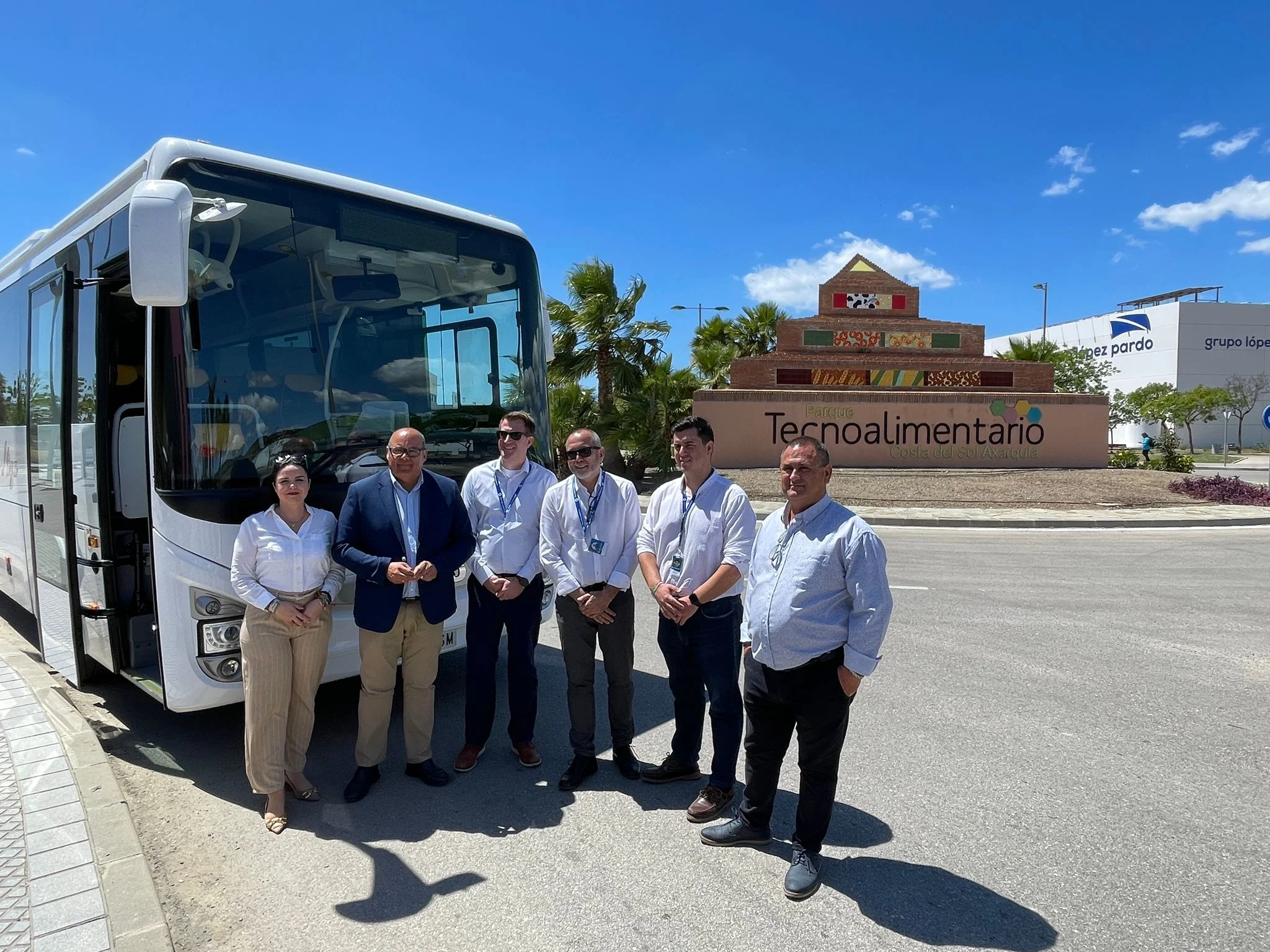 Vélez-Málaga presenta nueva línea de autobús que conecta el parque con El Trapiche y Triana