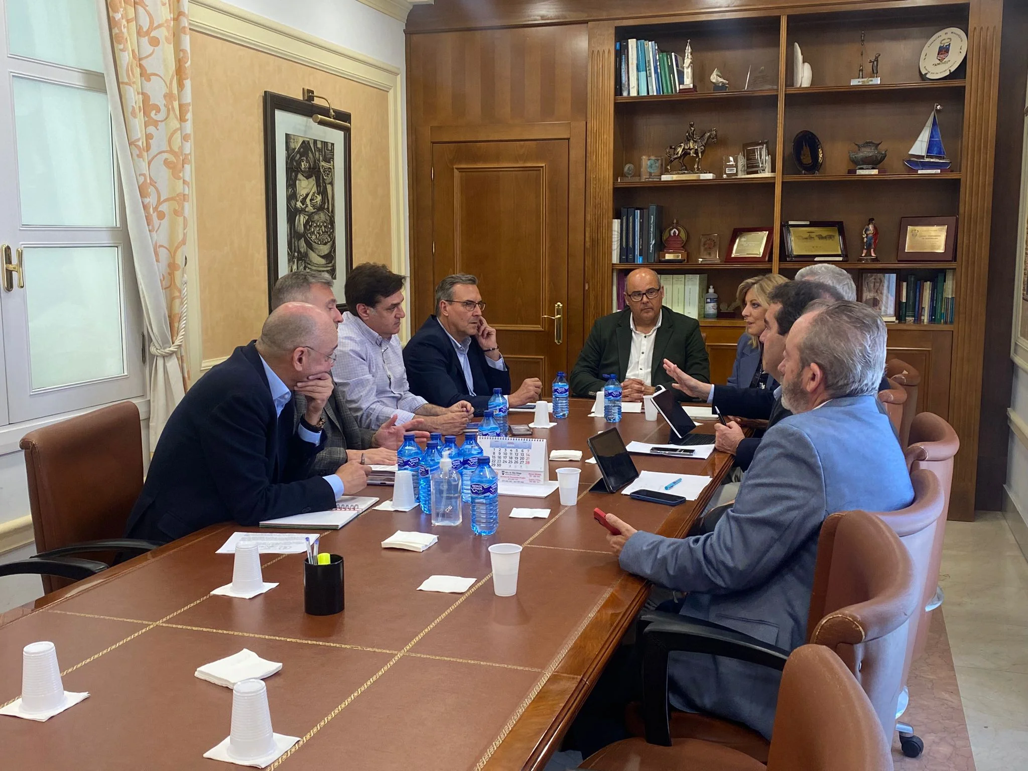 El alcalde de Vélez-Málaga se reúne con la Jefa del Patronato de Recaudación para negociar la renovación del convenio