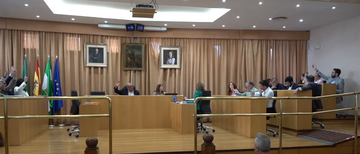 Vélez-Málaga aprueba iniciar una posible reclamación por valor de 3,7 millones de euros a la concesionaria del servicio Travelsa