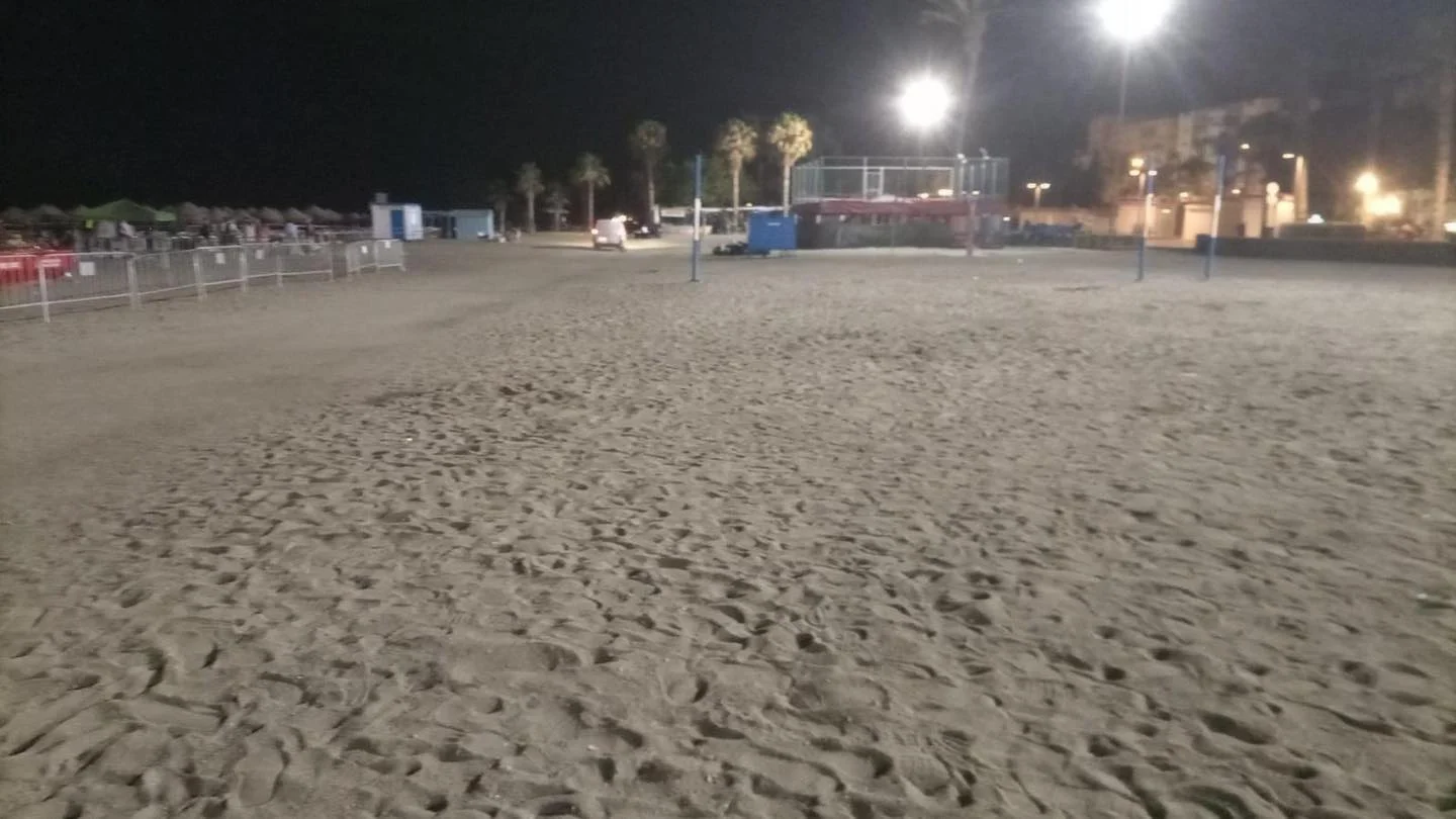 La limpieza de playas de Torre del Mar después de San Juan, un ejemplo para la provincia