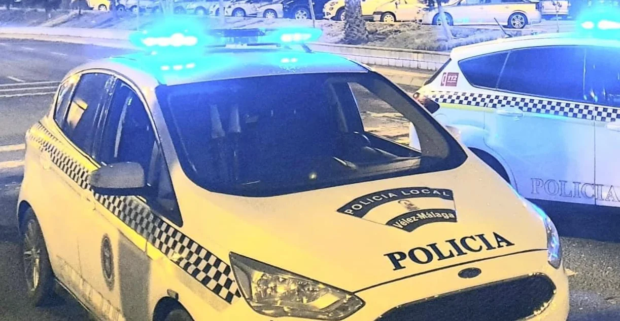 Lupiáñez firma el contrato para nueva flota de vehículos para la Policía Local