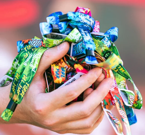 Así puedes solicitar la devolución del dinero sobrante de tu pulsera de Weekend Beach
