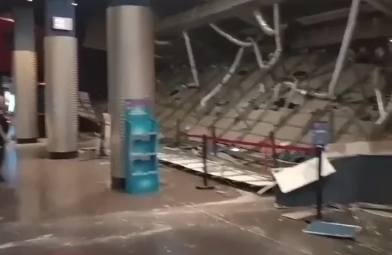 Desplomado parte del techo de los cines en el centro comercial de Rincón de la Victoria