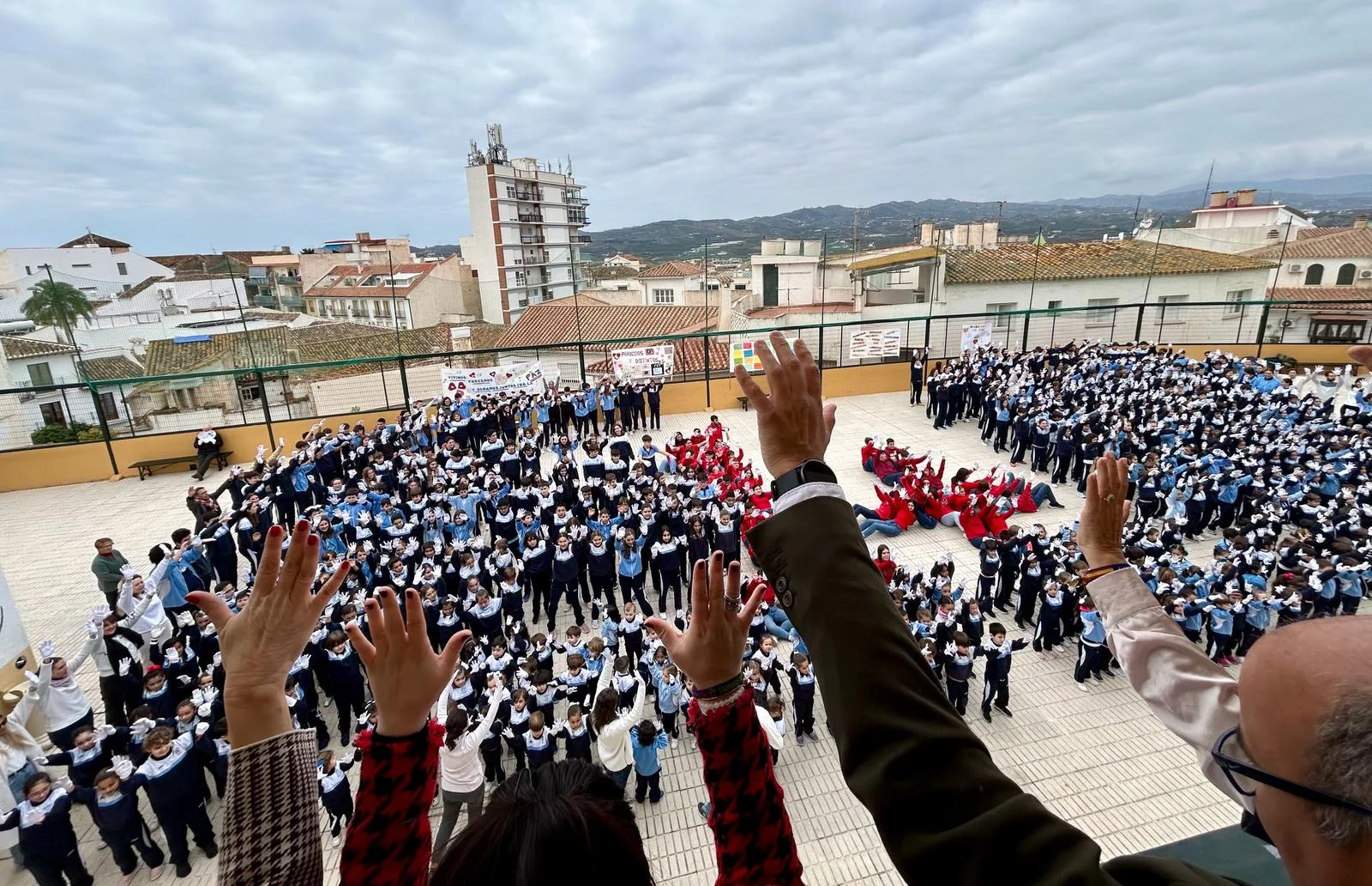 Fotografia de la celebracion del dia escolar de la no violencia y la paz en el colegio san jose de velez-malaga el 30 de enero de 2024