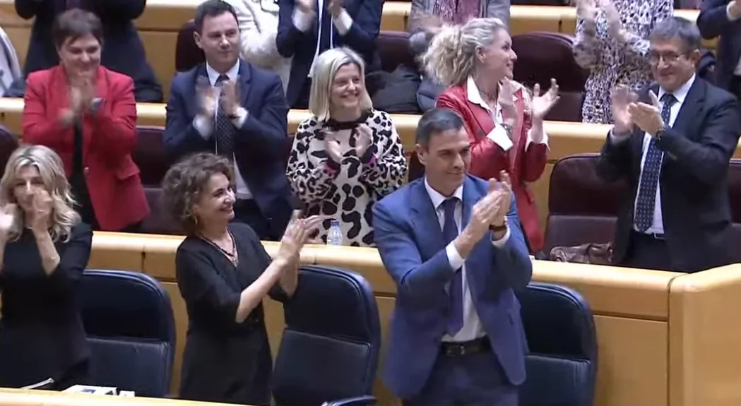 Pedro Sanchez junto a Maria Jesús Montero en el senado el miércoles 10 de enero de 2024