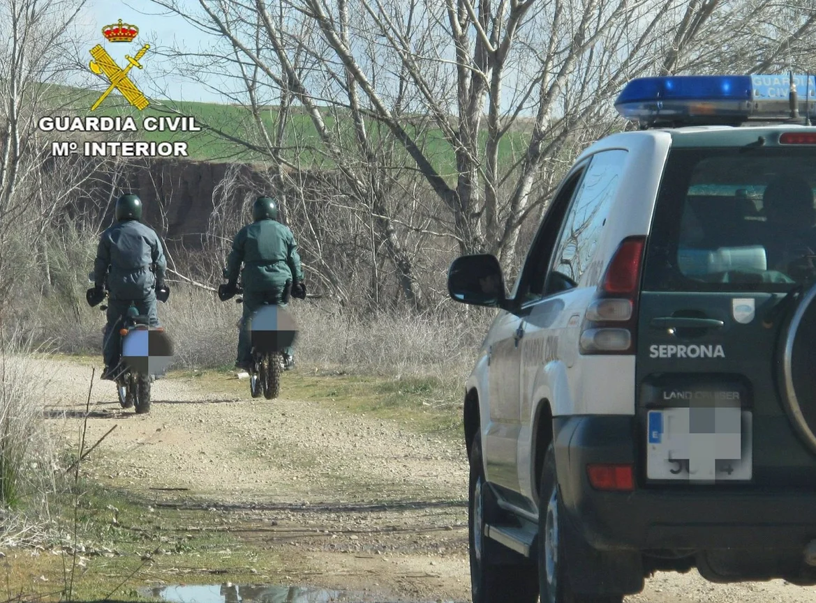 Dos vertederos ilegales de residuos peligrosos clausurados en la Axarquía por la Guardia Civil en la operación Cover