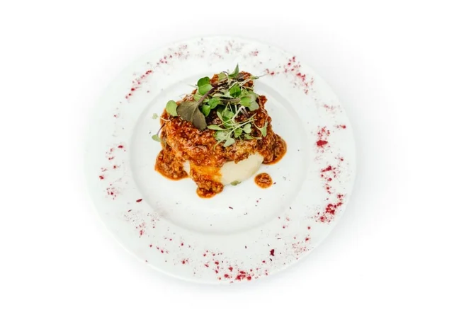 Asador Viña Málaga Bar presenta, Timbal de patata con presa ibérica y salsa viñamalaga