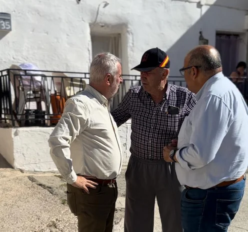 El alcalde de Vélez-Málaga visita Los Íberos y anuncia el comienzo de diferentes mejoras
