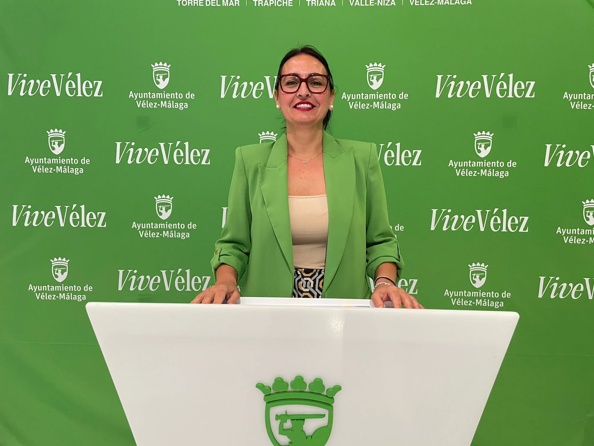 Vélez-Málaga recibe el premio 'Escoba de Platino' de la mano de ATREGUS