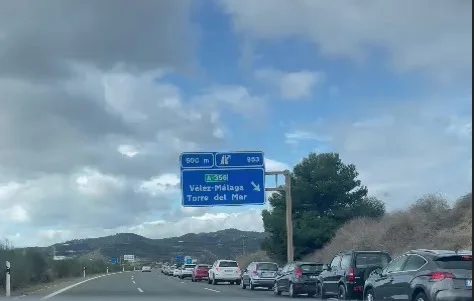 Tractorada cortando la entrada de la A7 a Vélez-Málaga el sábado 10 de febrero de 2024