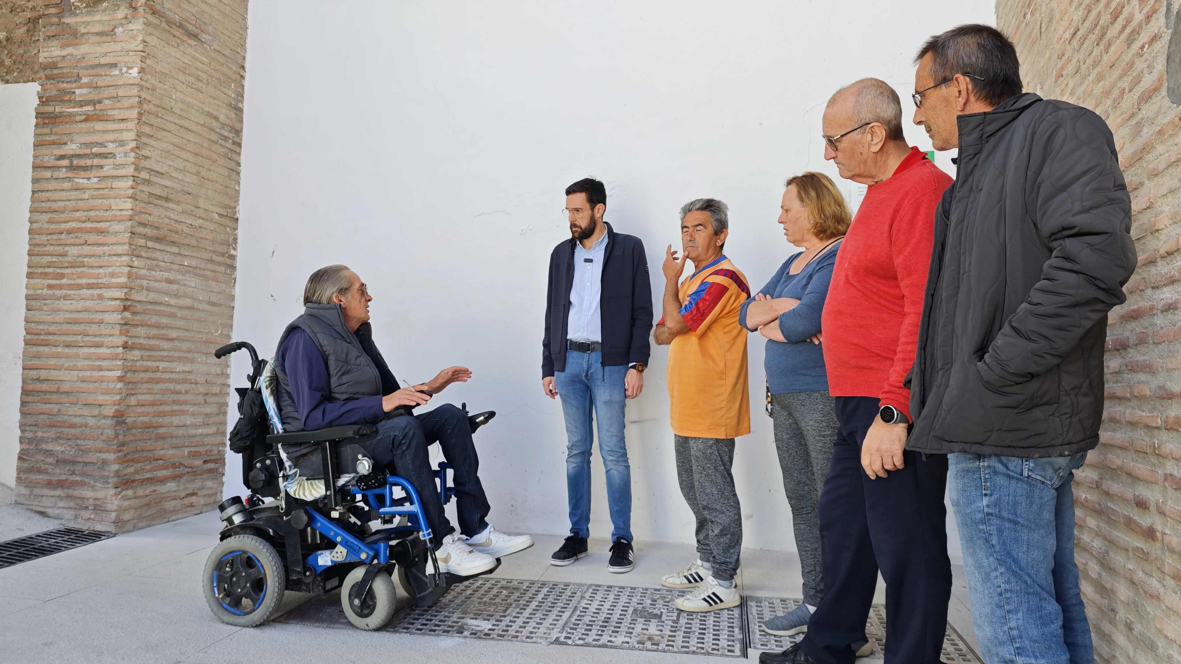 Víctor González alza la voz junto a la asociación de vecinos y amigos del barrio de la Villa: 'Inadmisible e intolerable'