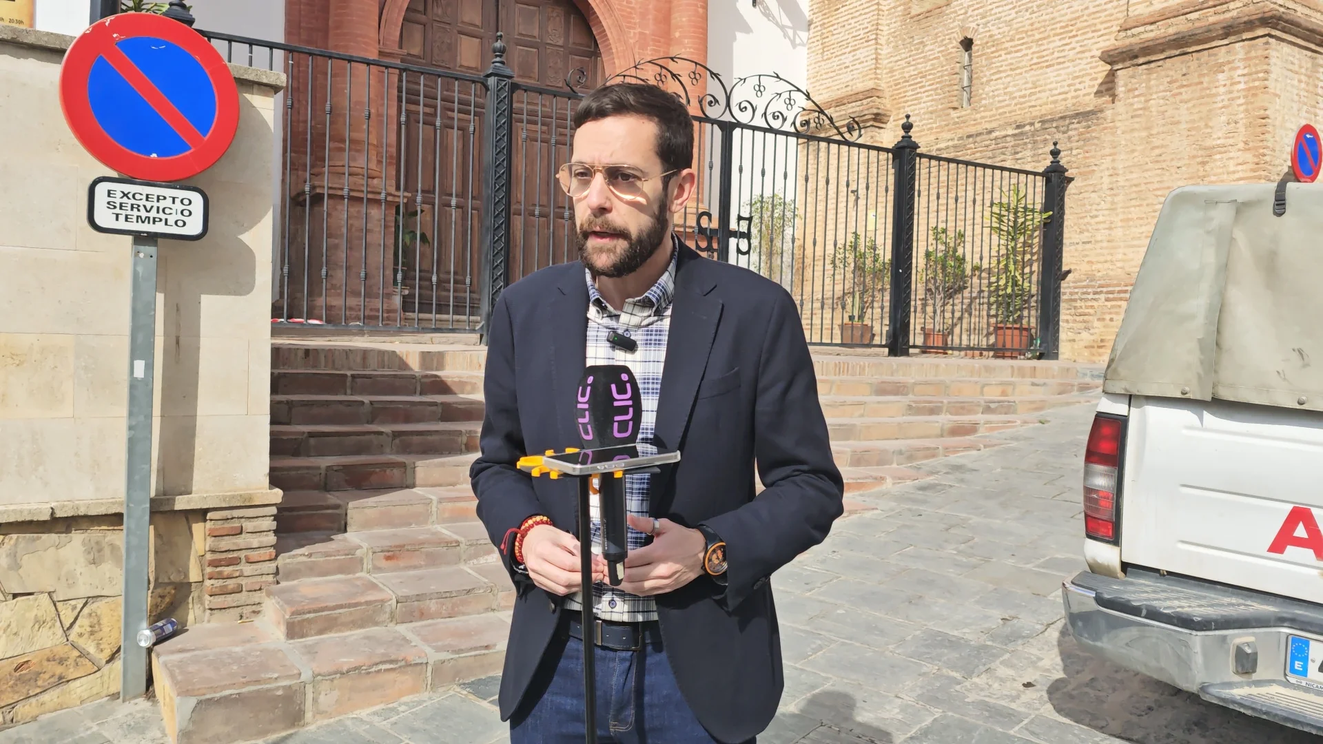 El PSOE acusa a Lupiáñez de dejar en el olvido el galardón cofrade y hacer un vídeo promocional de Semana Santa donde el protagonista es el alcalde