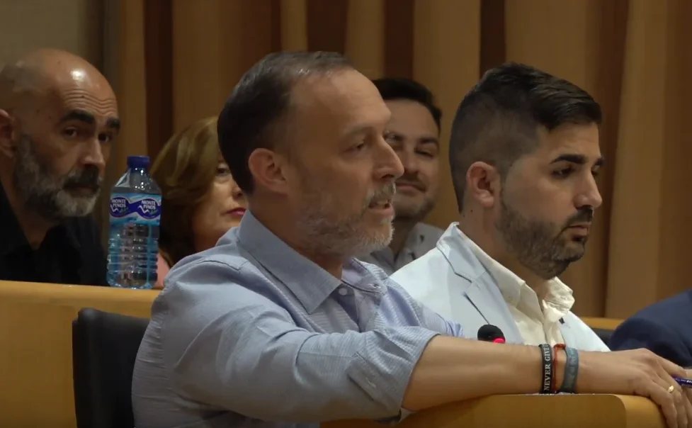 David Vilches en el pleno ordinario del mes de abril de 2024 en el salón de plenos del Ayuntamiento de Vélez-Málaga